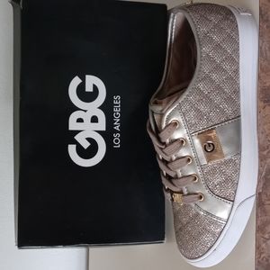 New Women GBG Los Angeles Shoes Size 9.